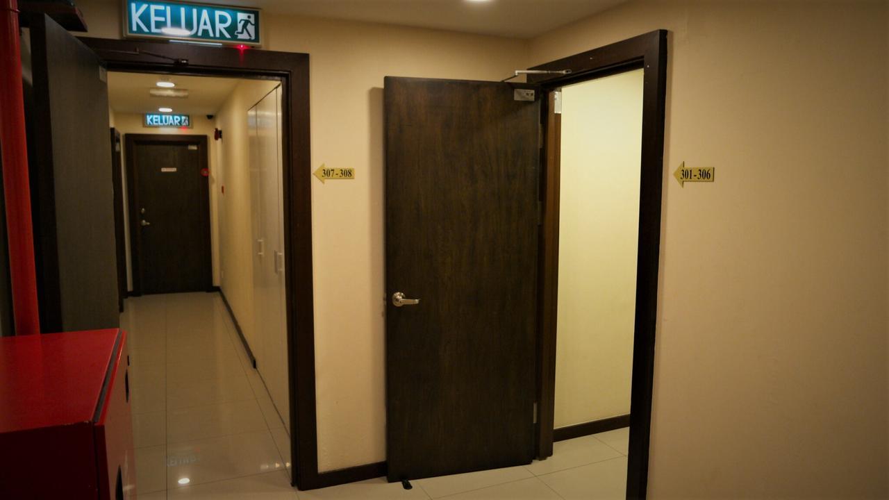 Transit Hotel Лабуан Екстериор снимка