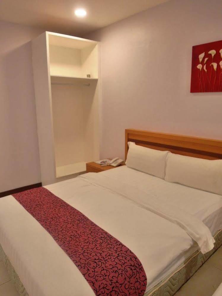 Transit Hotel Лабуан Екстериор снимка
