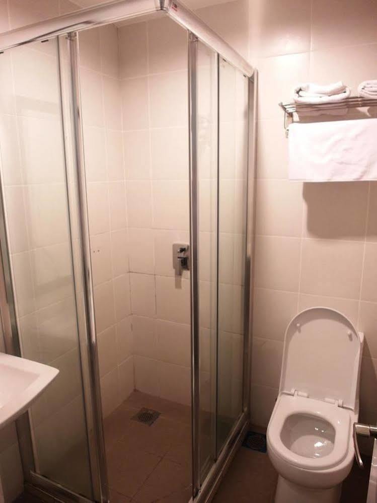 Transit Hotel Лабуан Екстериор снимка