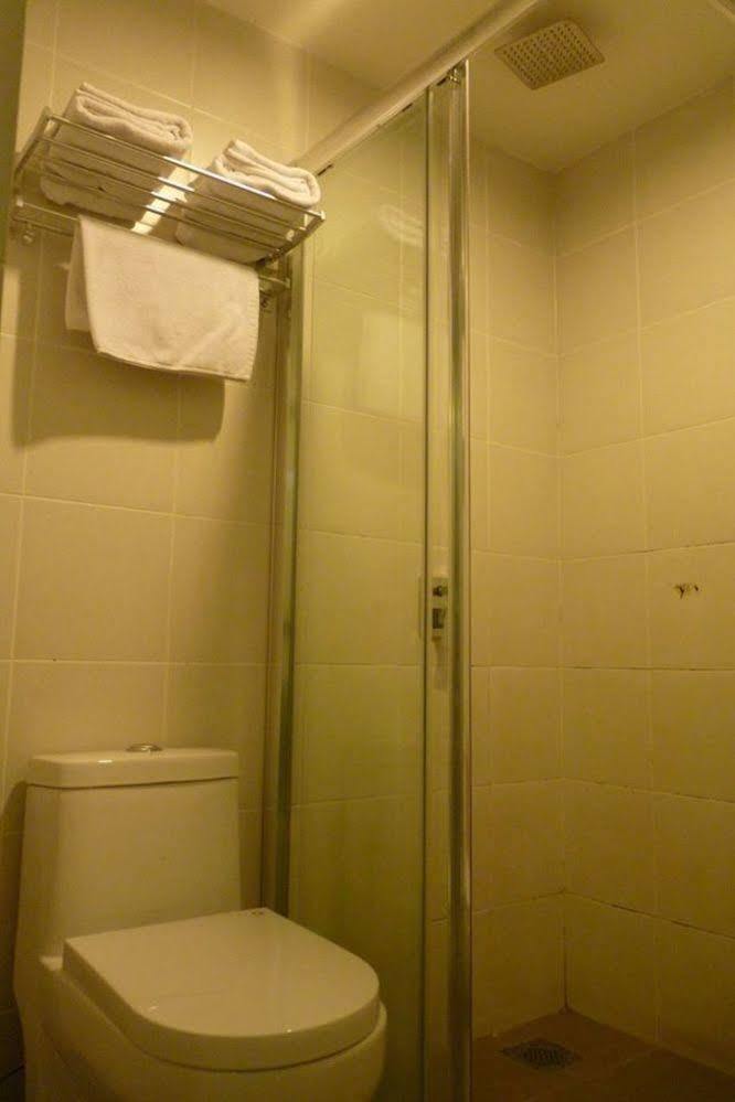 Transit Hotel Лабуан Екстериор снимка